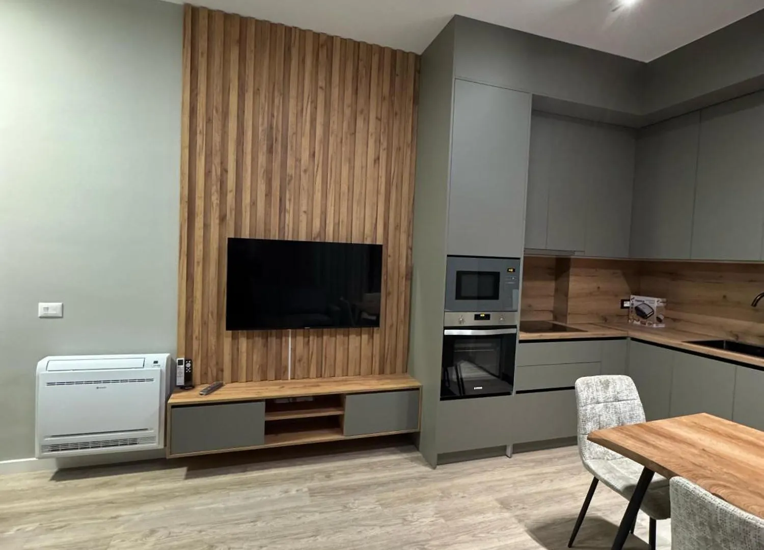 Denny\'S Apartment New Bazaar Delight Premium location