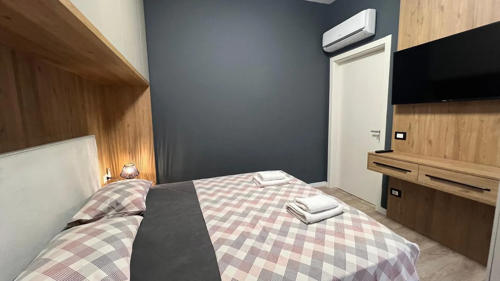 Denny'S Apartment New Bazaar Delight Premium Tirana